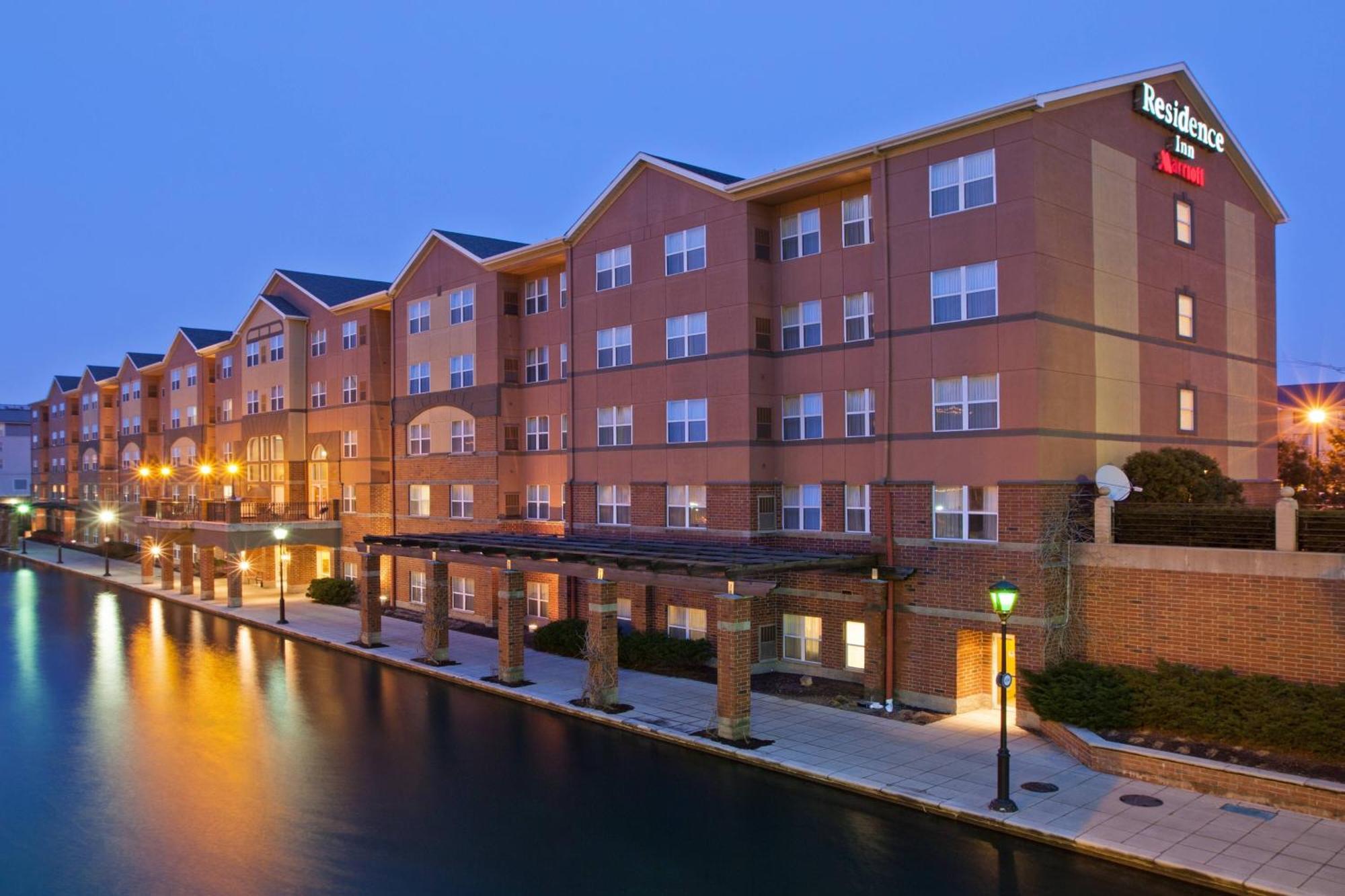 Residence Inn Indianapolis Downtown On The Canal Servis gambar